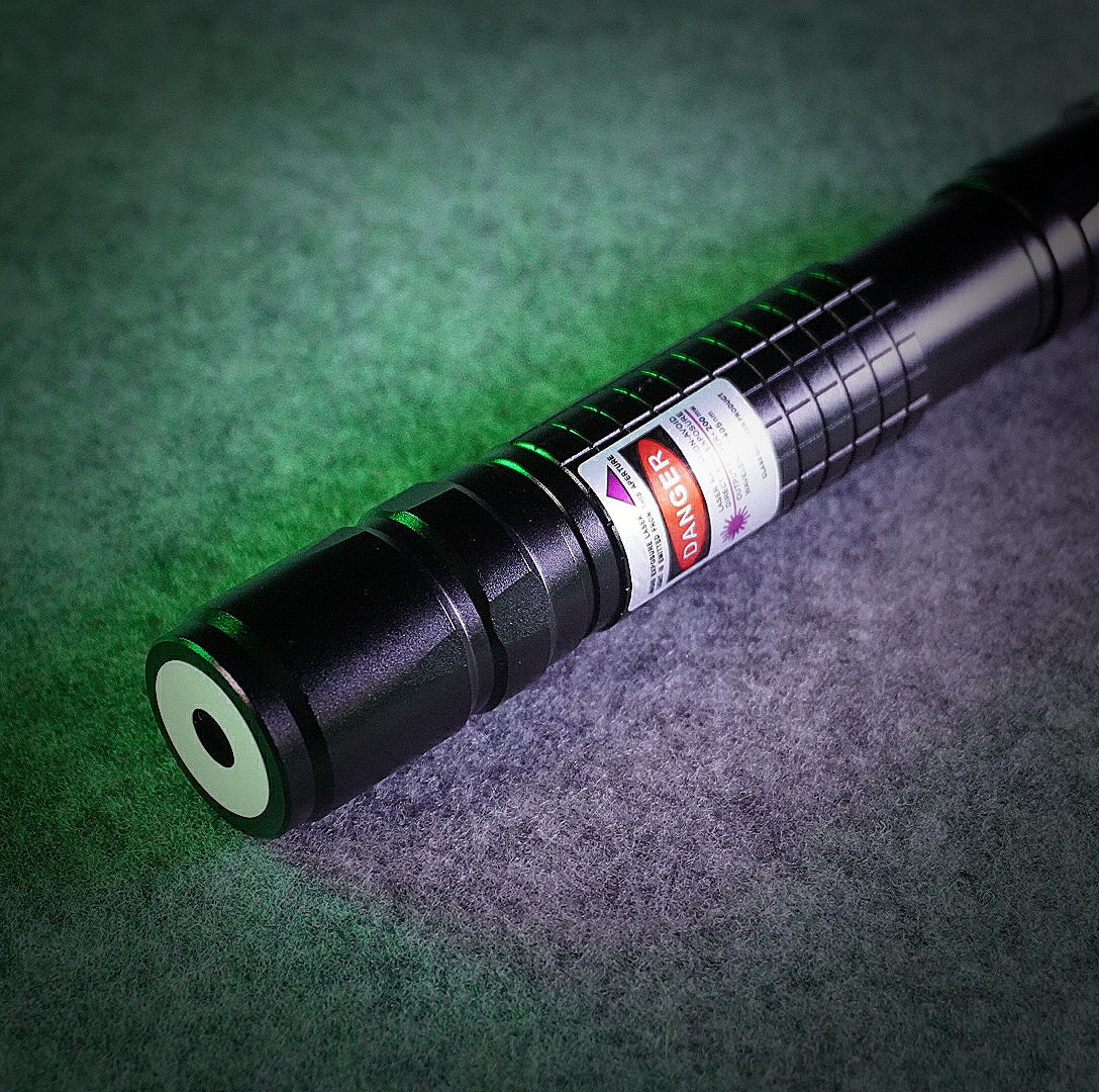 QuantaBlade Black Body Green Burning Laser Pointer Strong Beam Laser 301