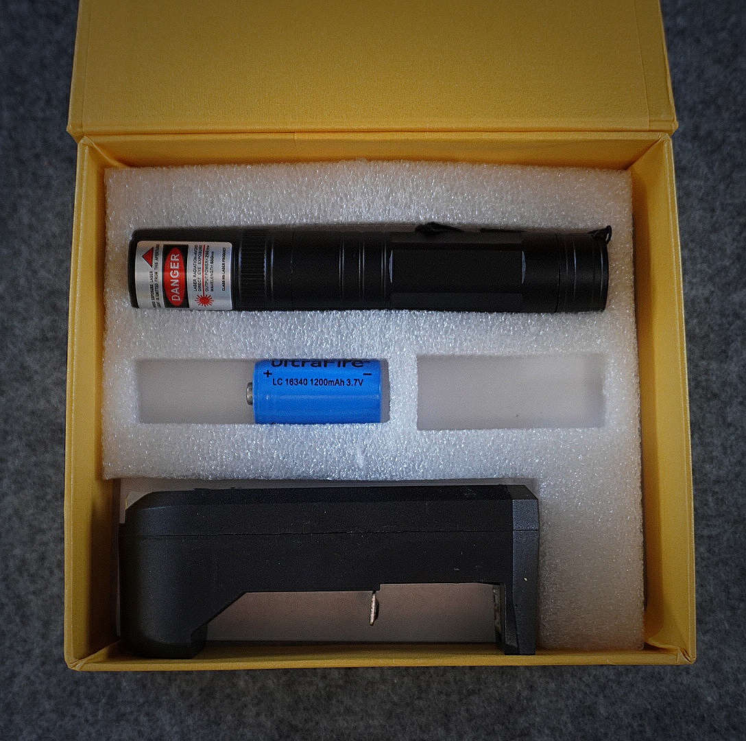 FR-850 200mW Red  Flashlight Style Red Violet Laser Pointer Black - Image 2